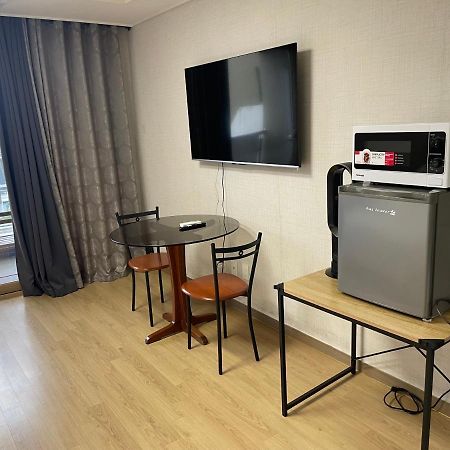 Spacious Luxury Condo W/ Kitchen Beside Hilton Clark D'Heights Angeles Exteriör bild