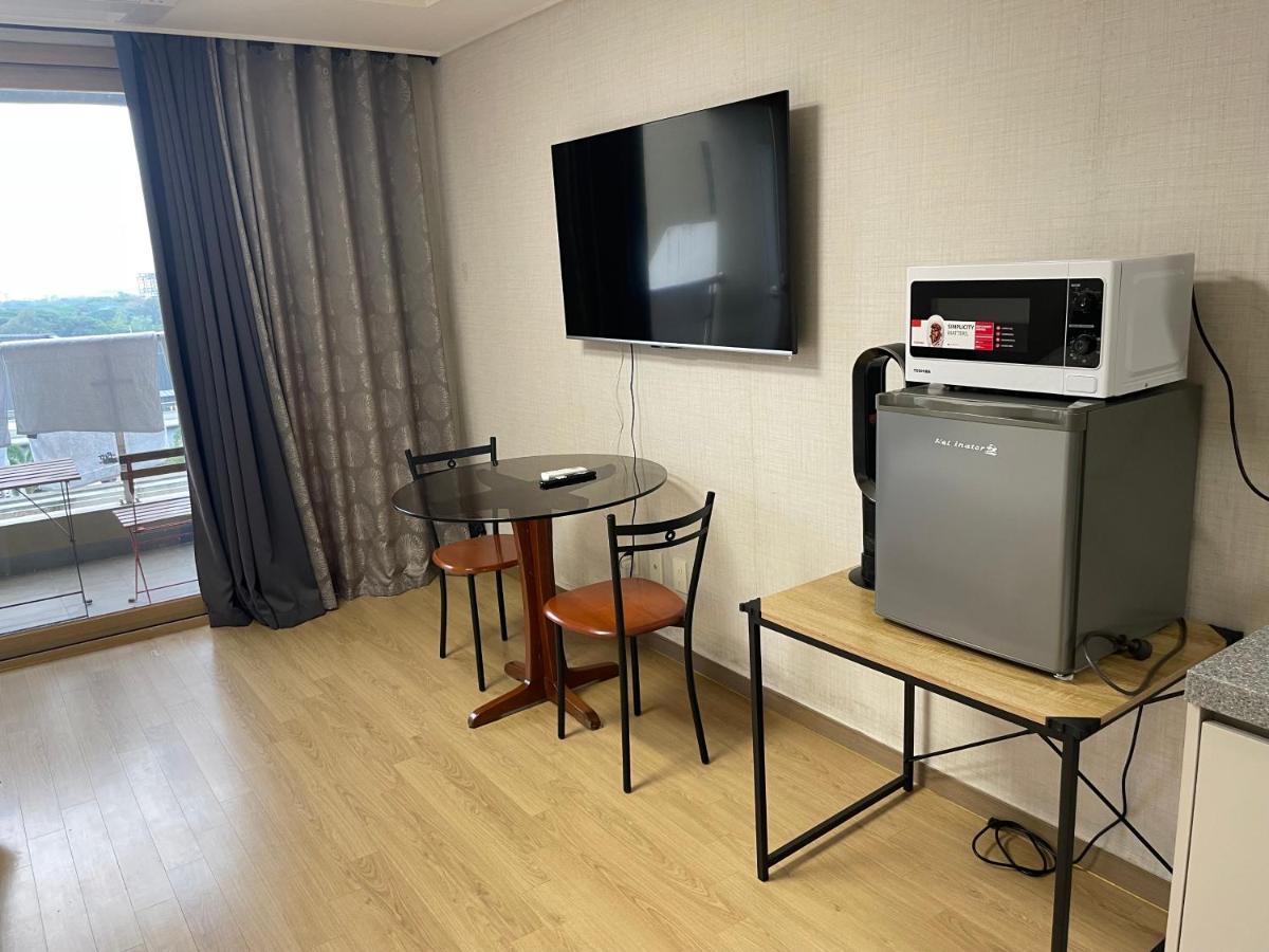 Spacious Luxury Condo W/ Kitchen Beside Hilton Clark D'Heights Angeles Exteriör bild